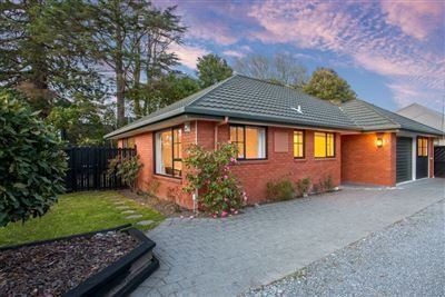 26B Bryndwr Road, Fendalton, Christchurch - Carousel 1