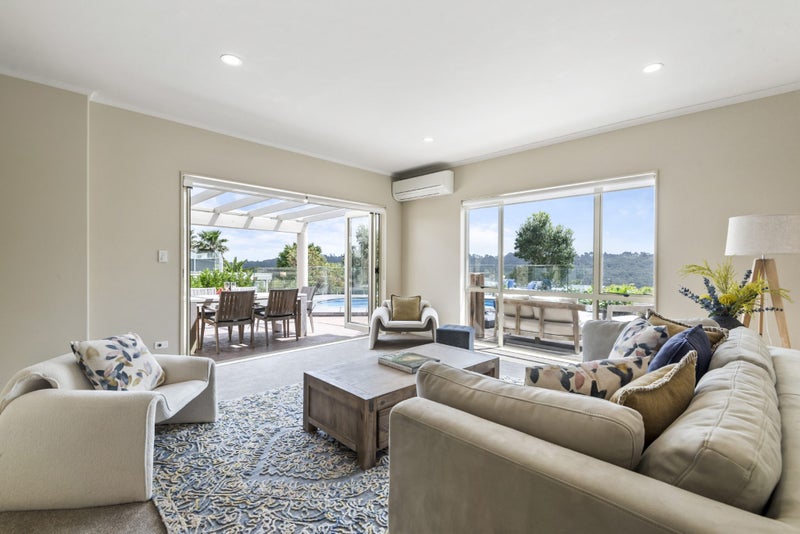 15 Rangi Avenue, Schnapper Rock, Auckland - Carousel 2