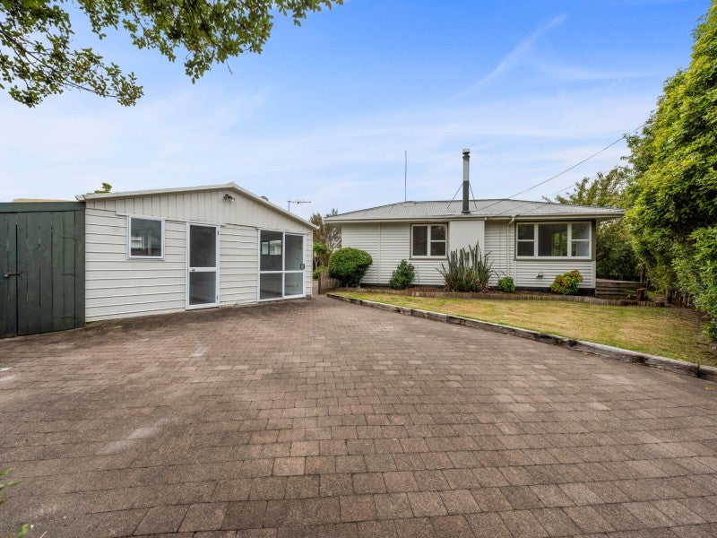 1 Fenruss Street, Fairy Springs, Rotorua - Carousel 1