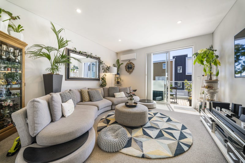 26 Ceramic Lane, New Lynn, Auckland - Carousel 1