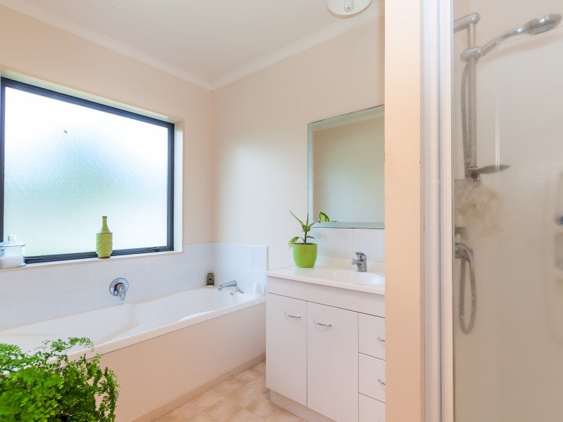 7 Liberty Grove, Kelvin Grove, Palmerston North - Carousel 2