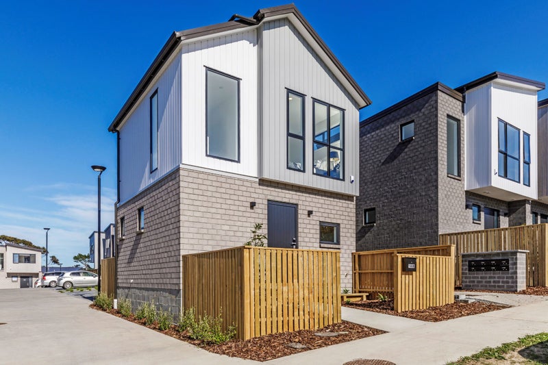 140B Tiriwa Drive, Massey, Auckland - Carousel 1