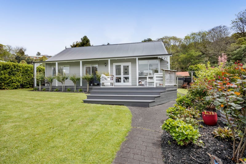 17 Thames Street, Welbourn, New Plymouth - Carousel 1