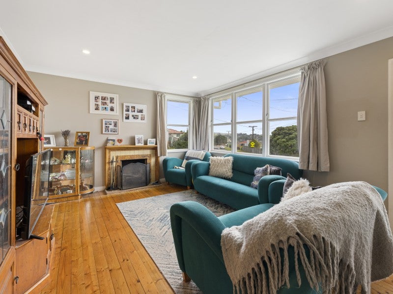 11 Te Puke Street, Titahi Bay, Porirua - Carousel 2