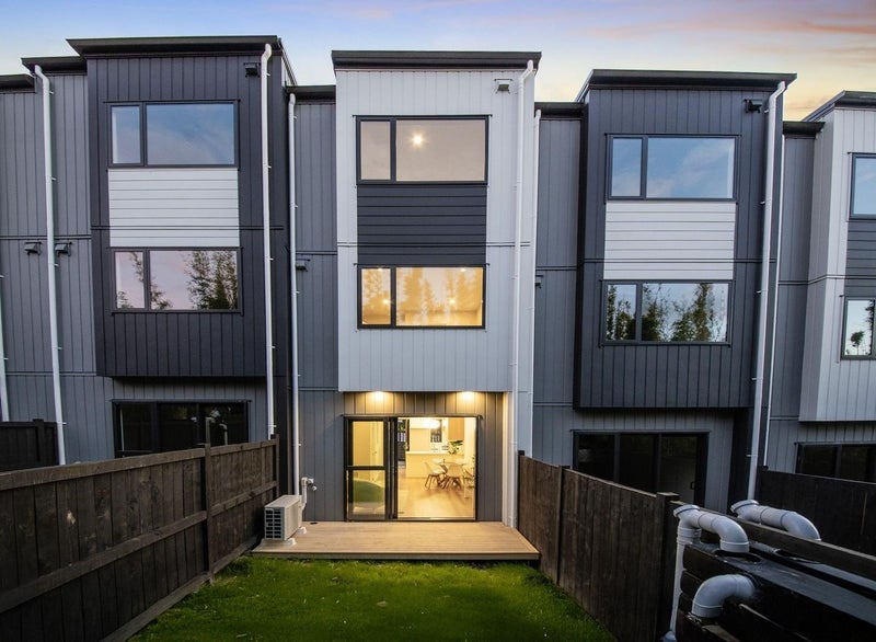 15 Don Oliver Lane, Glen Eden, Auckland - Carousel 2