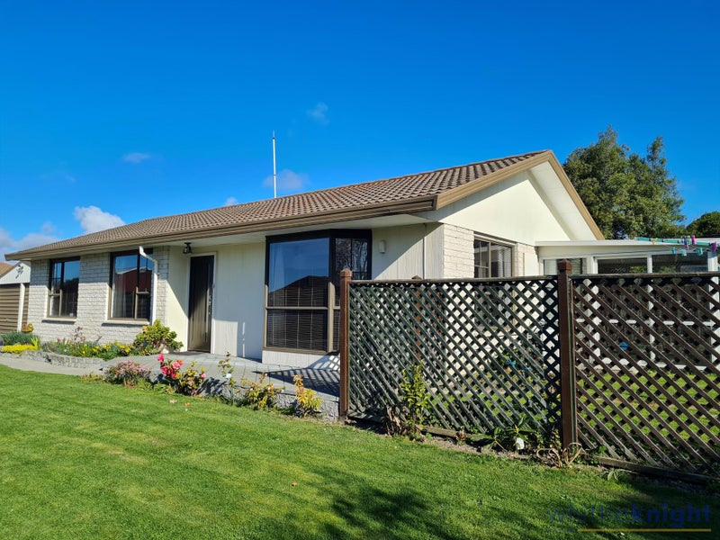 12 Flaxwood Lane, Waltham, Christchurch - Carousel 17