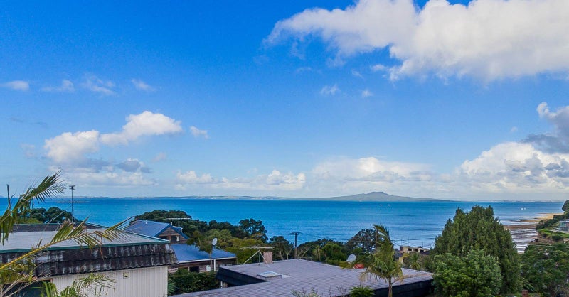 38 Hyde Road, Rothesay Bay, Auckland - Carousel 1