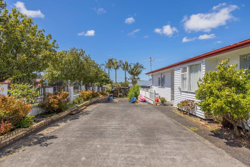8 Afton Place, Ranui, Auckland - Carousel 2