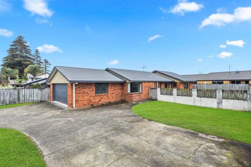 175 Old Farm Road, Hamilton East, Hamilton - Carousel 1
