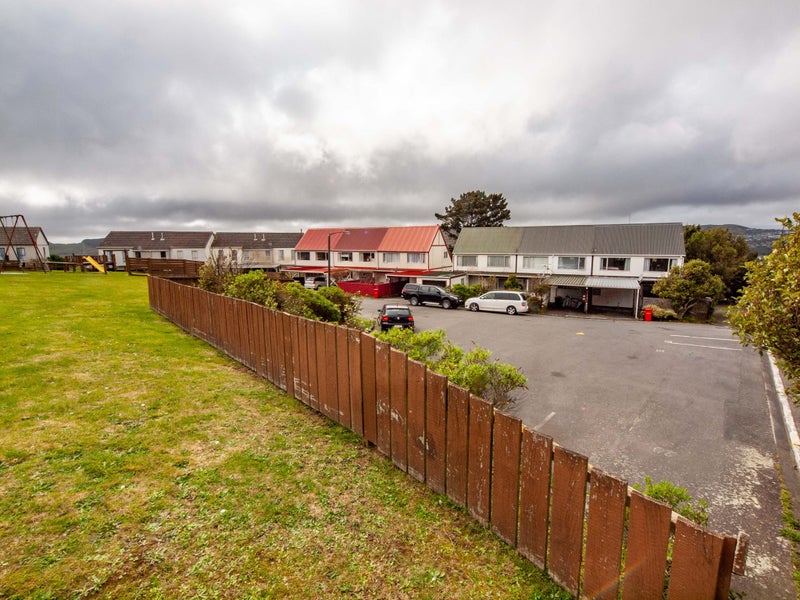 18 Hollydale Grove, Churton Park, Wellington - Carousel 16