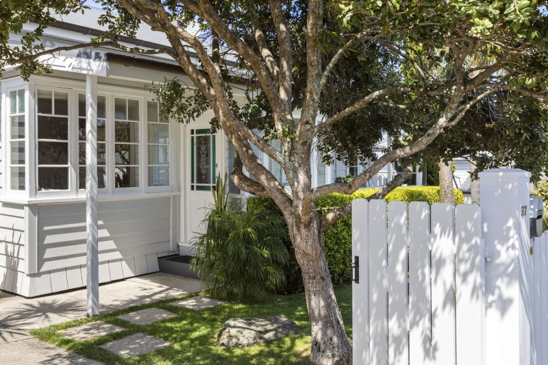 37 Abbotsford Terrace, Devonport, Auckland - Carousel 24