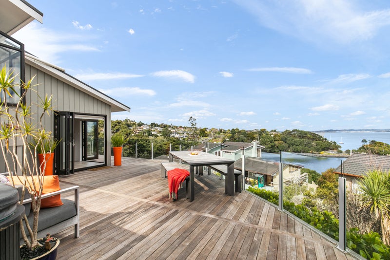 10 Seahorse Place, Beach Haven, Auckland - Carousel 1