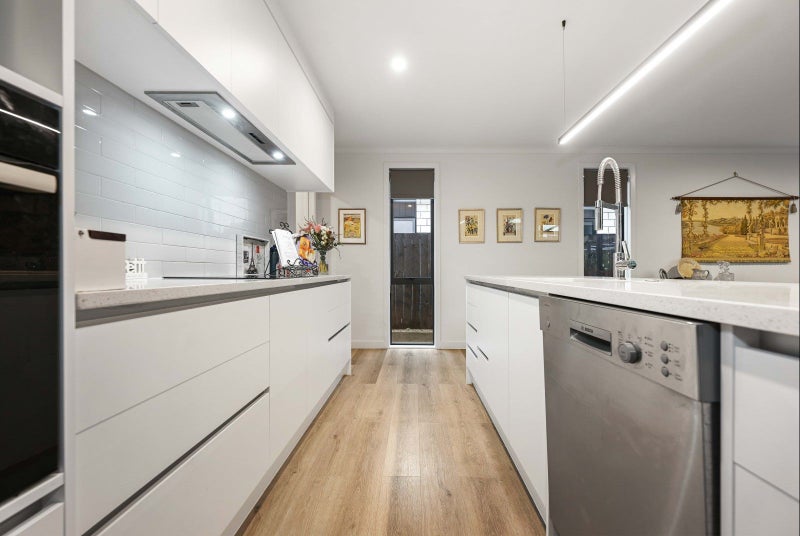 2 Lulu Avenue, Chartwell, Hamilton - Carousel 2