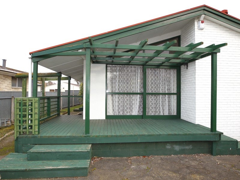 208 Sunnybank Crescent, Camberley, Hastings - Carousel 1