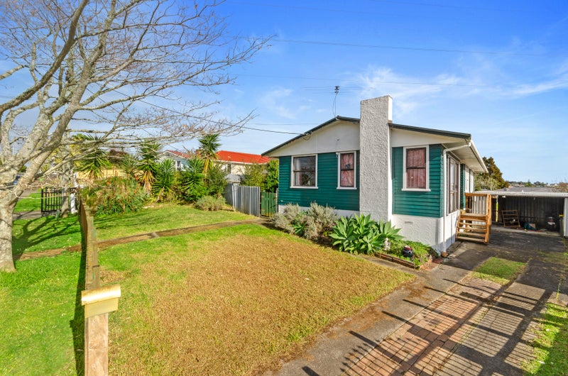 83 Cobham Crescent, Kelston, Auckland - Carousel 1