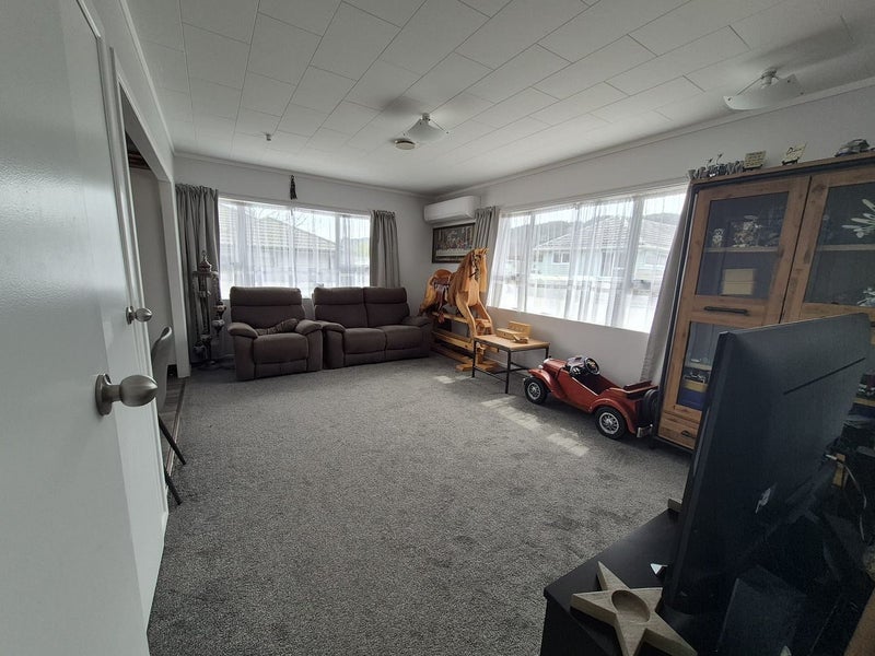 2/9 Whitley Avenue, Ebdentown, Upper Hutt - Carousel 12