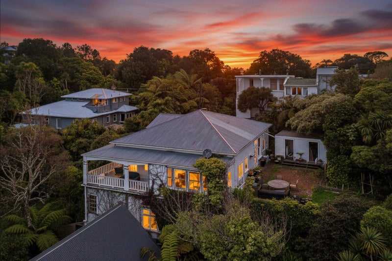 17 Boundary Road, Kelburn, Wellington - Carousel 1