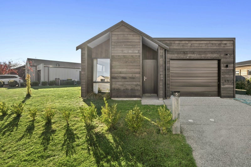 5 Mount Creighton Crescent, Wanaka - Carousel 2