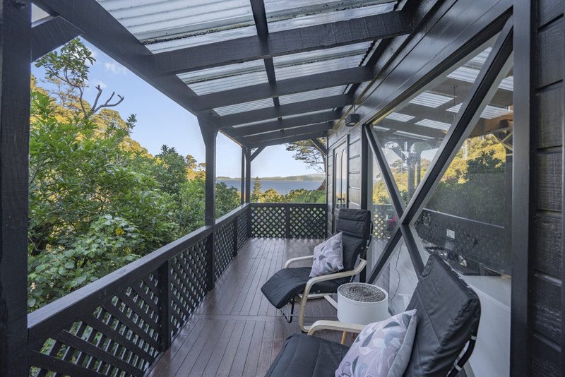 4 Whiorau Grove, Lowry Bay, Lower Hutt - Carousel 2