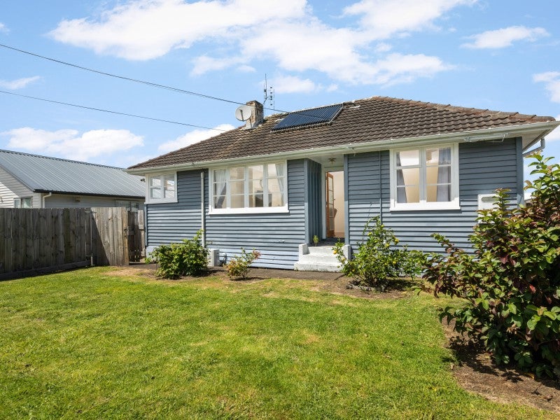 55A Beach Road , Katikati, Western Bay Of Plenty - Carousel 1