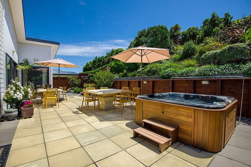 24 Paparoa Crescent, Aotea, Porirua - Carousel 1