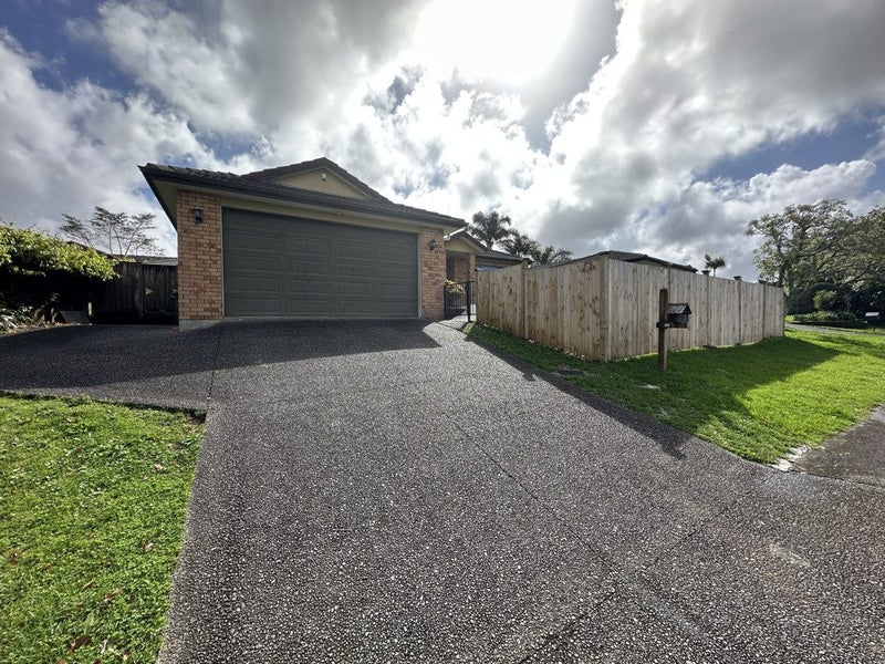 5 Berkshire Terrace, Massey, Auckland - Carousel 1