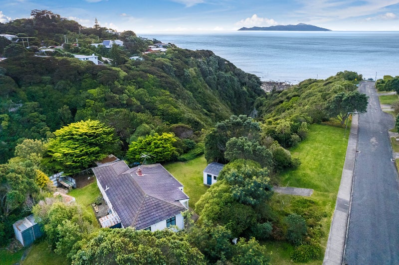 15 Pukerua Beach Road, Pukerua Bay, Porirua - Carousel 1