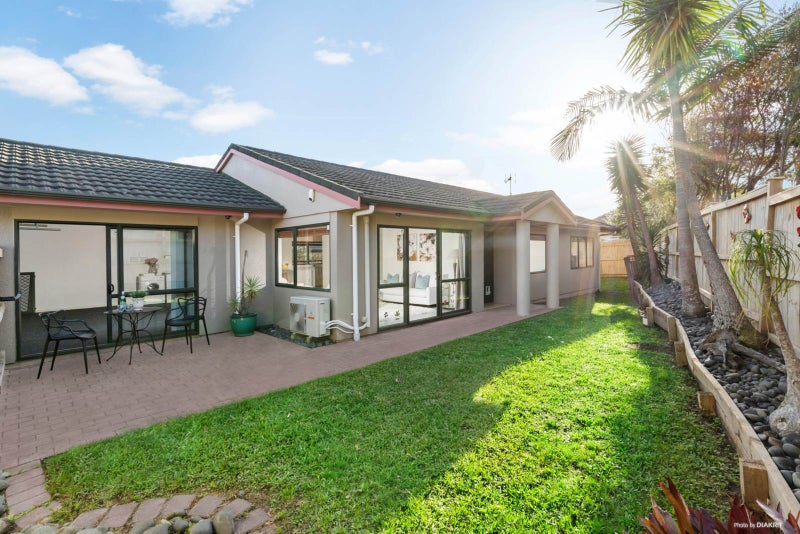 48 Stellamaris Way, Northpark, Auckland - Carousel 1