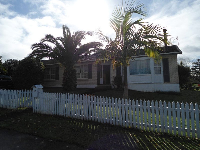 24 Whiteacres Drive, Sunnyhills, Auckland - Carousel 2
