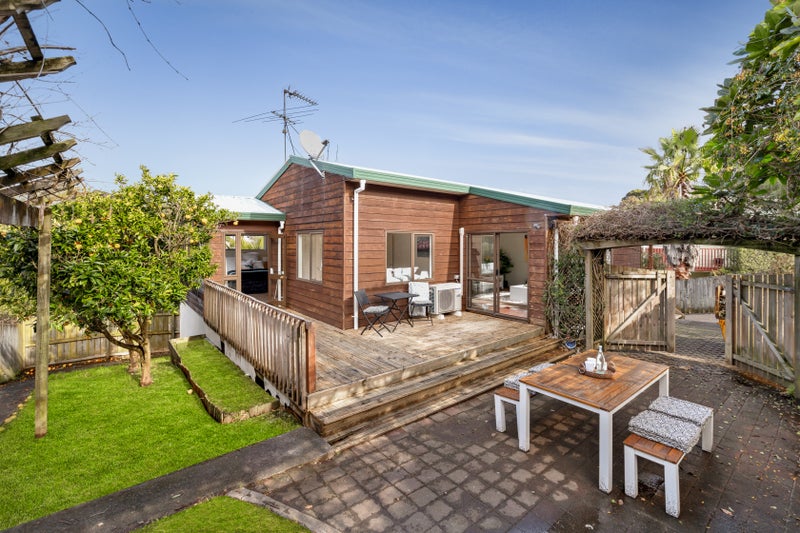 1/12 Fernlea Rise, Bayview, Auckland - Carousel 2