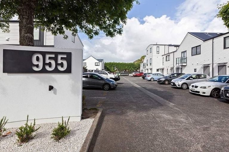 10/955 Mount Eden Road, Three Kings, Auckland - Carousel 1