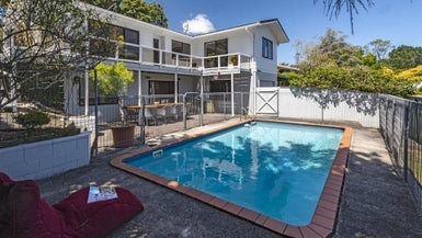 51 Robbies Road, Shelly Park, Auckland - Carousel 1