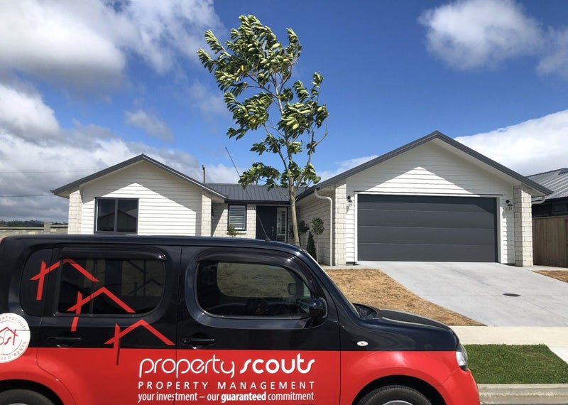8 St Thomas Avenue, Pyes Pa, Tauranga - Carousel 1