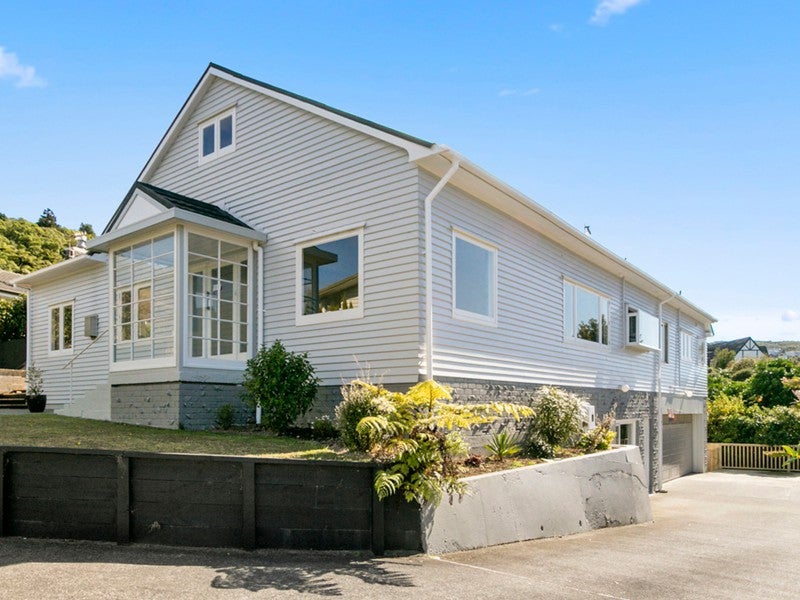 18 Stanhope Grove, Korokoro, Lower Hutt - Carousel 1