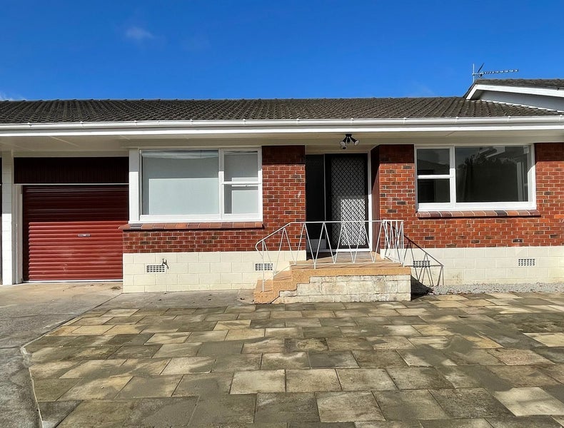 2/849 Manukau Road, Onehunga, Auckland - Carousel 1