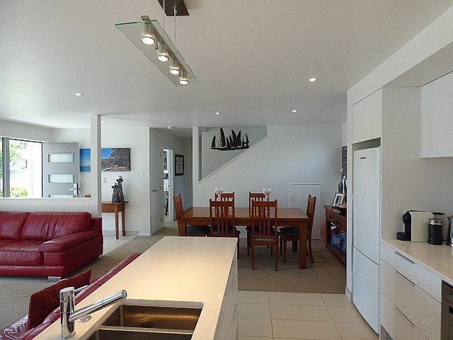 8B Beach Road, Manly, Whangaparaoa - Carousel 2