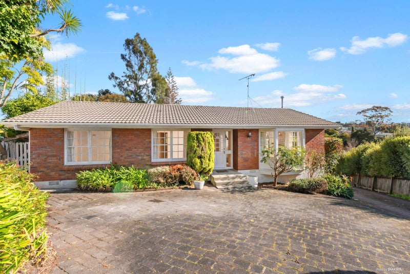 9A Aries Place, Shelly Park, Auckland - Carousel 1