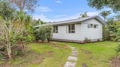 7 Gannet Place, One Tree Point - Carousel 1