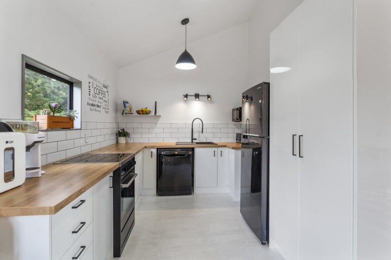 7 Vera Lane, Paraparaumu - Carousel 2