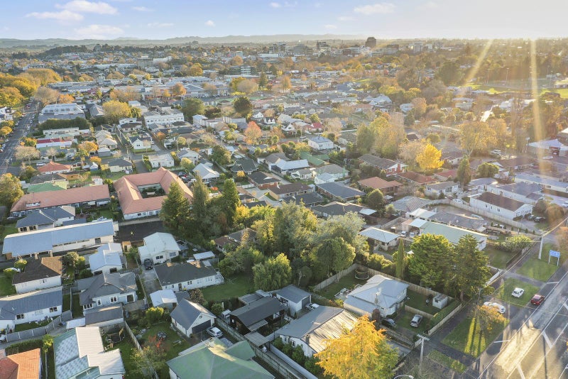 201 Galloway Street, Hamilton East, Hamilton - Carousel 14