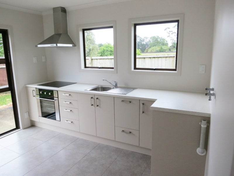24 Latham Avenue, Pakuranga, Auckland - Carousel 1