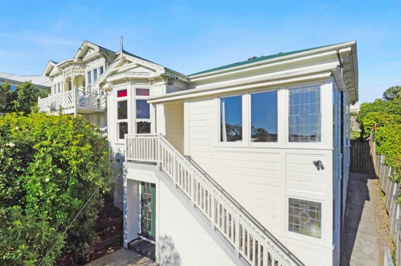 51 Fairview Crescent, Kelburn, Wellington - Carousel 1