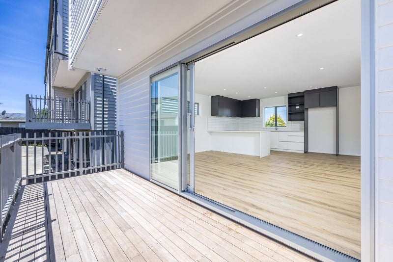 4/94 Target Road, Totara Vale, Auckland - Carousel 12