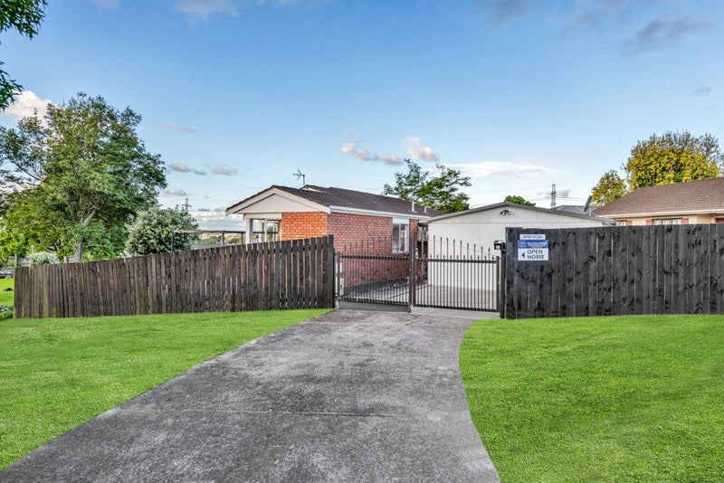 21 Oreti Place, Clover Park, Auckland - Carousel 2