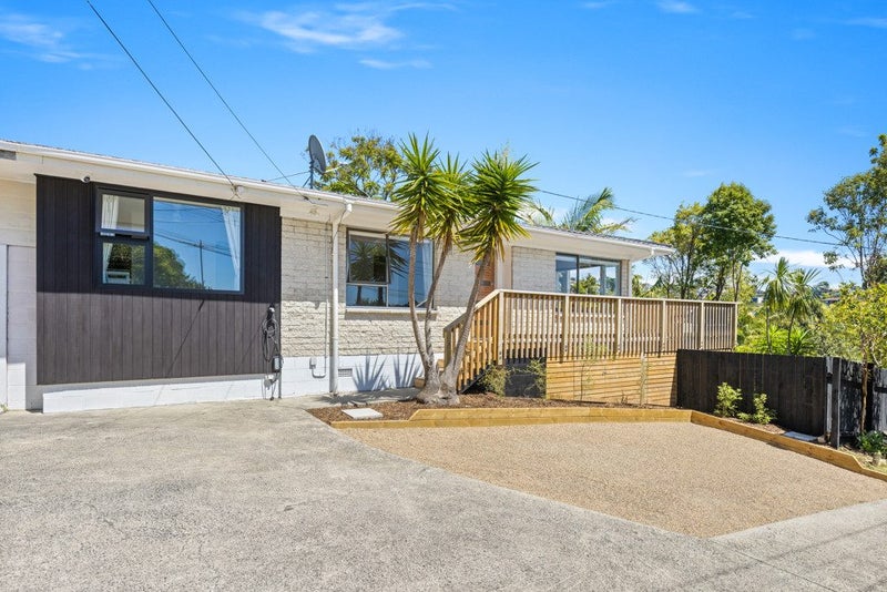 1/92 Saddleback Rise, Murrays Bay, Auckland - Carousel 1