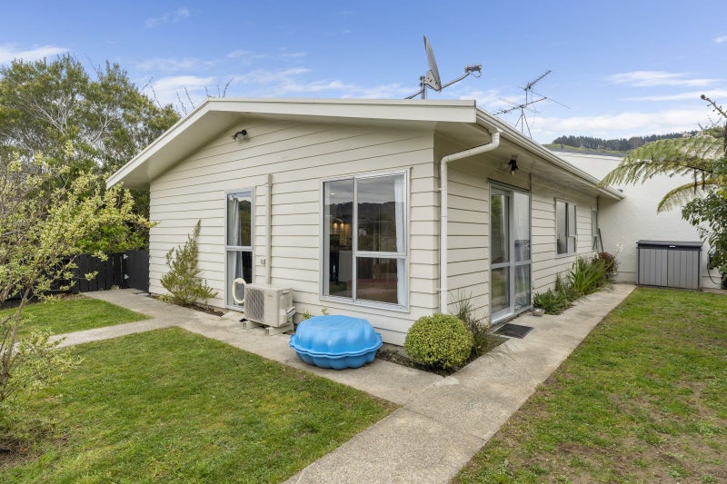 1/5 Julia Place, Tawa, Wellington - Carousel 1