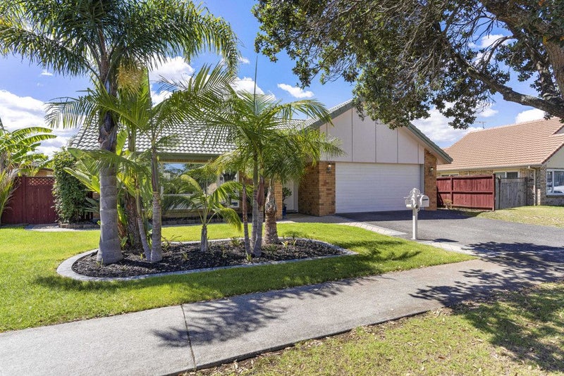7 Croftview Road, Wattle Downs, Auckland - Carousel 1