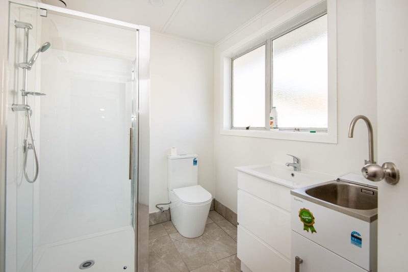 2 Penguin Grove, Waitangirua, Porirua - Carousel 16