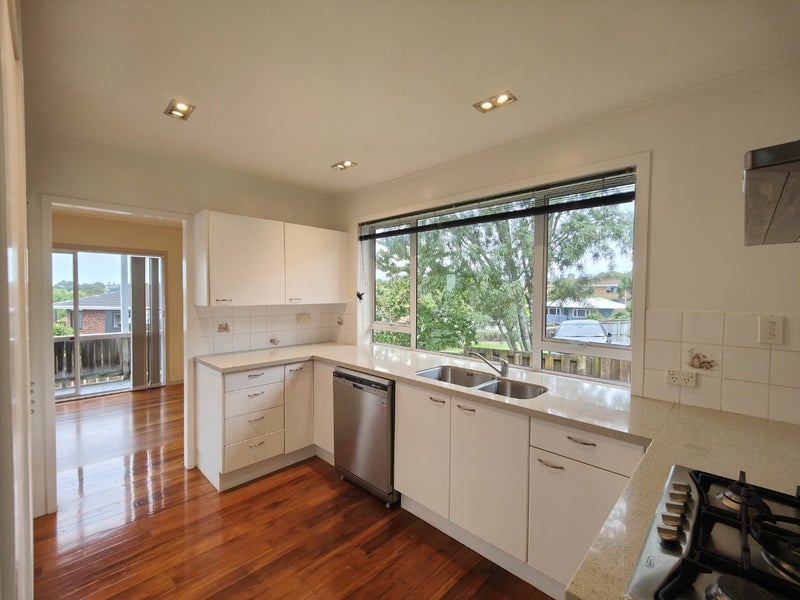 13 Juliet Avenue, Howick, Auckland - Carousel 1