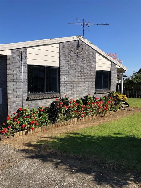 7 Barcroft Place, Clendon Park, Auckland - Carousel 1